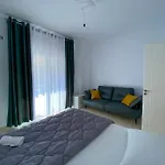 Kristal Hotel *