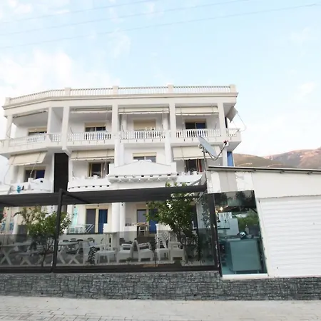 Kristal Hotel *