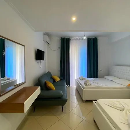 Kristal Hotel *